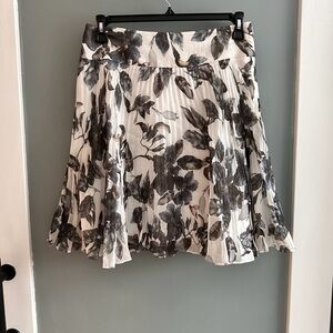 Ann Taylor Black & White Floral Pleated Skater Skirt